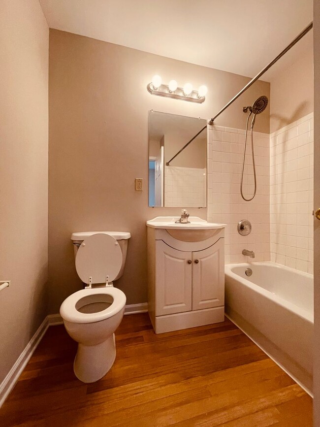 Building Photo - Townhome in Wilmington