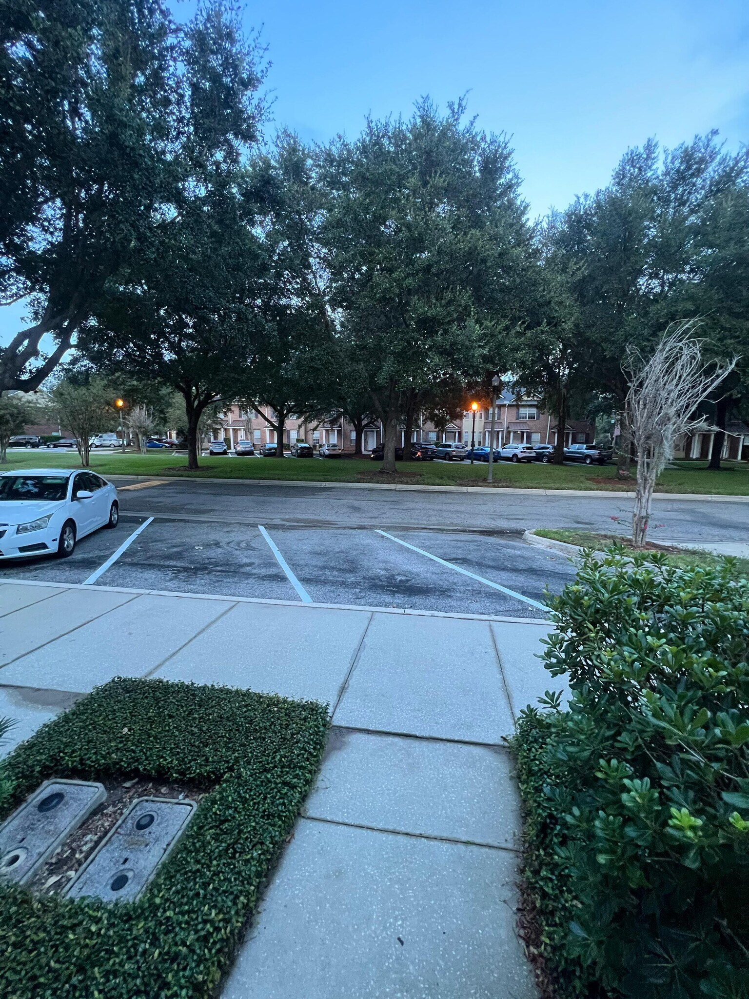 Front parking - 1512 Fieldview Dr