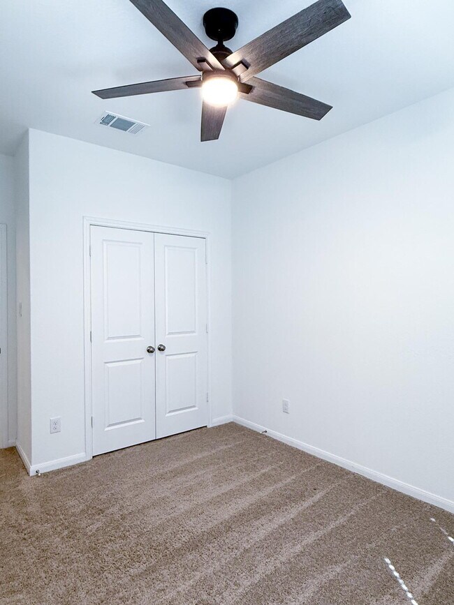 Building Photo - Charming 3-Bedroom Sanctuary with 2 Full Baths Near Lackland Air Force Base – 1469 Sq Ft of Comfo...