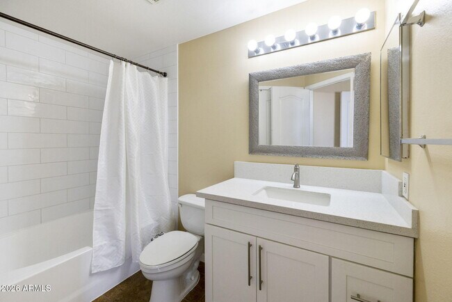 Building Photo - 1701 E Colter St