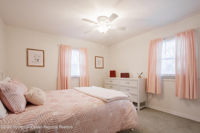 Building Photo - 40 Rumson Rd