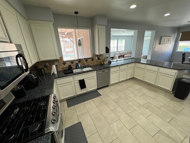 Building Photo - 40123 Vista Ridge Dr