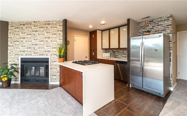 Building Photo - 150 N Bedford Rd