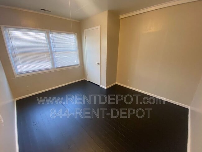 Building Photo - 2416 N New York Ave