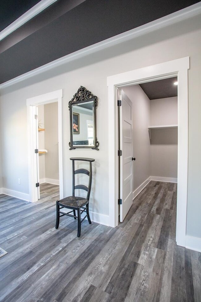 Building Photo - 823 Meridian Rd