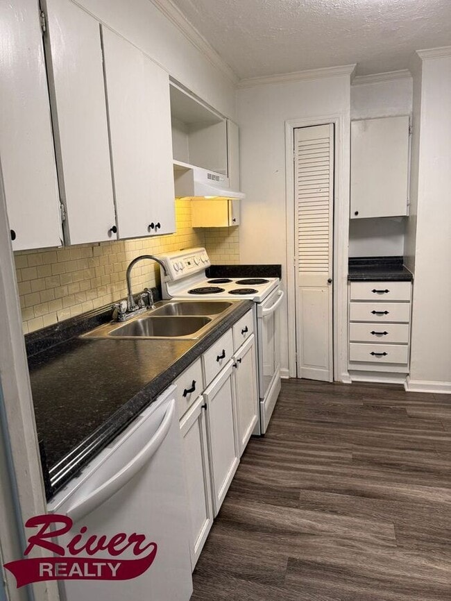 Building Photo - 2114 Telfair St