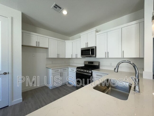 Building Photo - 3263 Secret Pass Canyon Dr