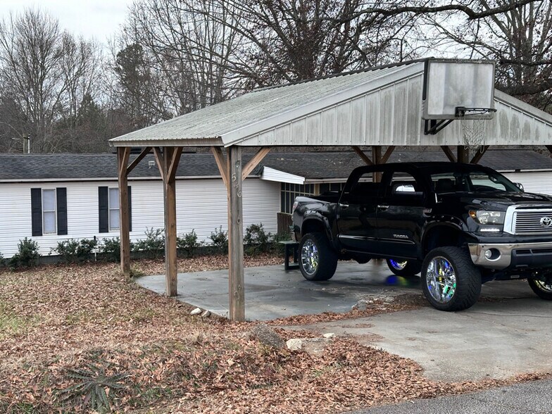 Building Photo - 546 Burnett Dr