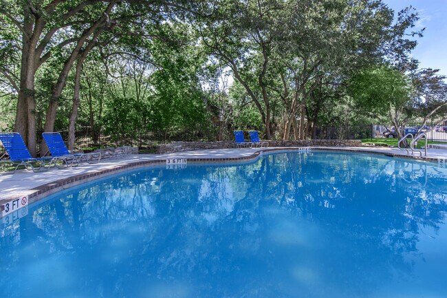 Building Photo - Bainbridge Apartments