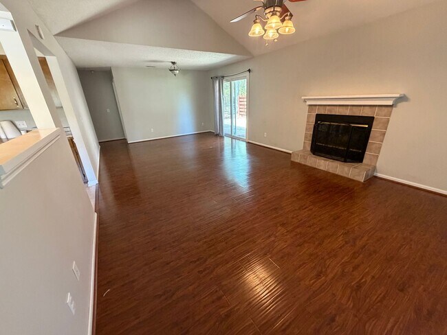Building Photo - 812 Ridgewood Way