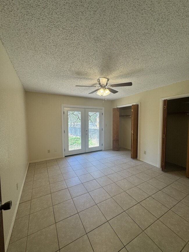 Building Photo - 405 Whitetail Dr