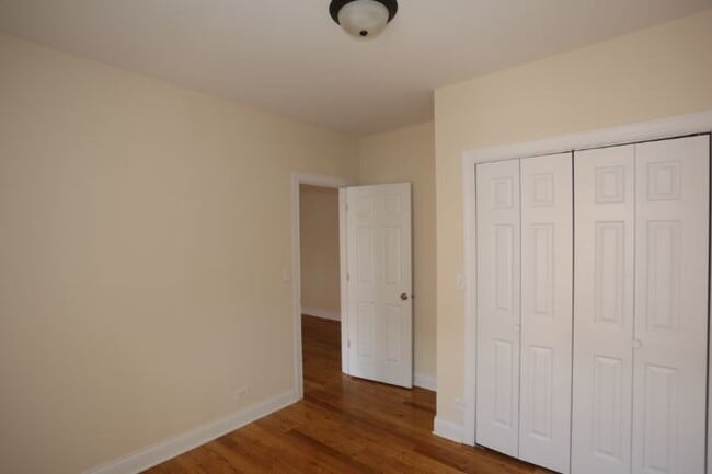 Building Photo - 727 W Cornelia Ave