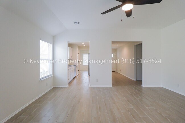 Building Photo - 3 Bed | 2 Bath in Owasso!