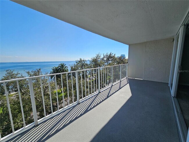 Building Photo - 2611 Bayshore Blvd