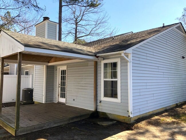 Building Photo - Nice Duplex in Havelock