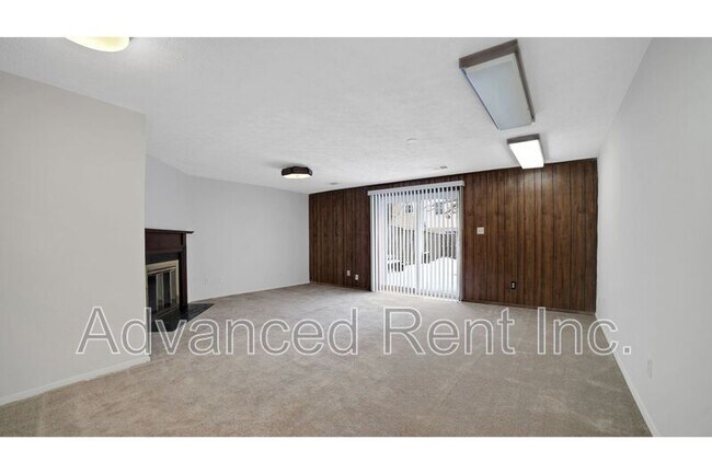 Building Photo - 10 Watkins Glen Ct