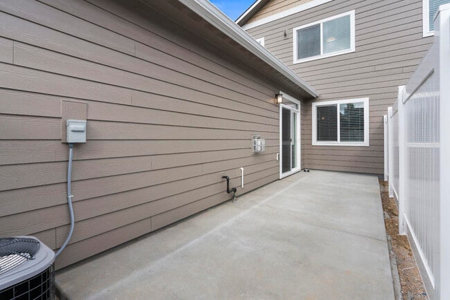 Building Photo - 1414 Mordyl Loop
