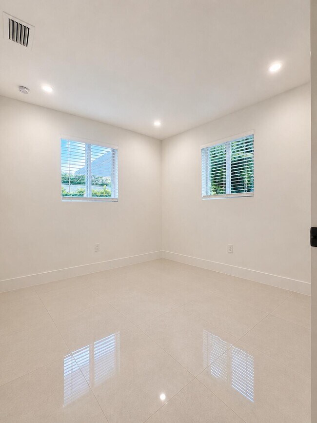 Building Photo - 345 Pinehurst Rd