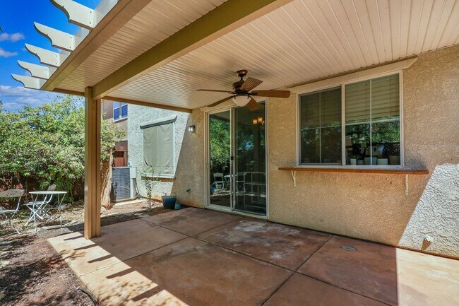 Building Photo - *MOVE IN SPECIAL: $500 OFF FIRST MONTH RENT* 3 BED 2.5 BATH TOWNHOME IN THE VILLAGES OF SHASTA VI...