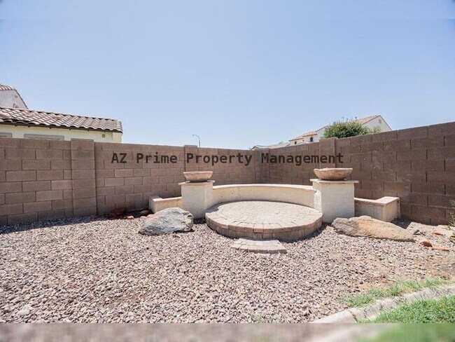 Building Photo - 3681 E Yellowstone Pl