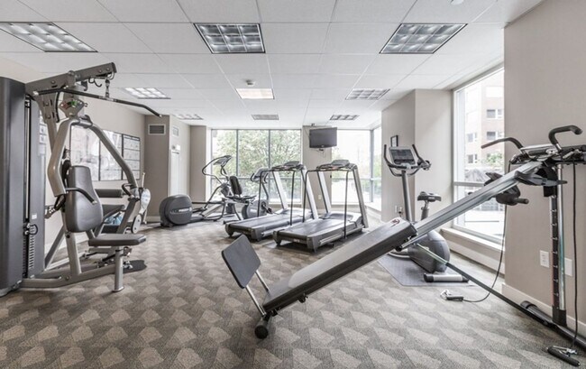 Building Photo - Spacious 2 bed 2 bath!