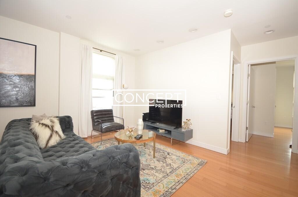 Building Photo - 601 Albany St