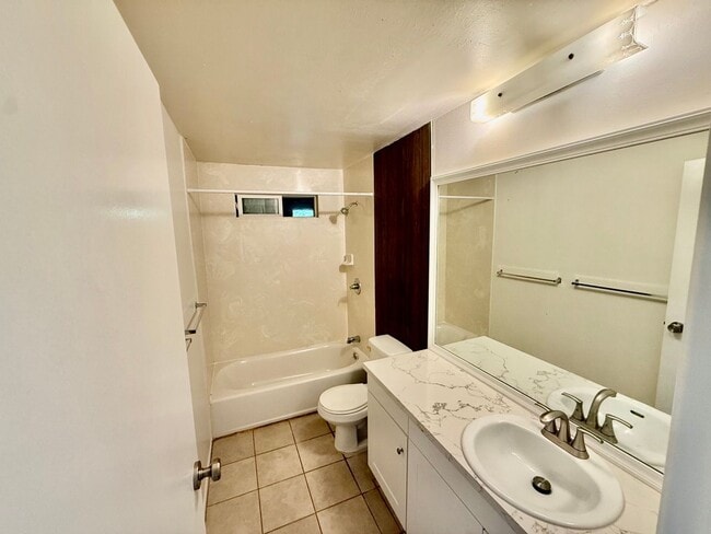 Building Photo - 4 BR/2.5 BA/4 PK/Available May 1