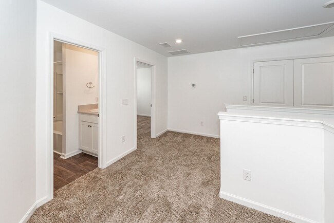 Building Photo - 3 Bedroom, 2.5 Bathroom Townhome in Cane Bay - Summerville