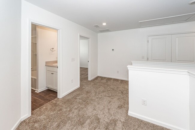 Building Photo - 715 Hilchot Dr