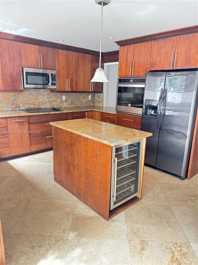 Building Photo - 3920 Woodside Dr