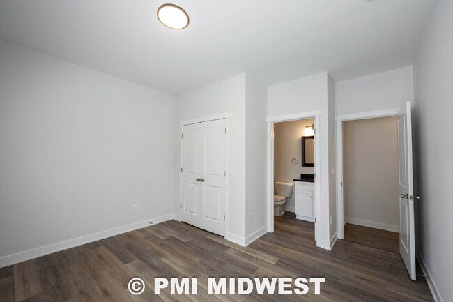 Building Photo - 1525 E Market St