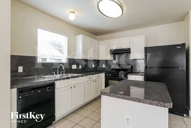 Building Photo - 20830 Settlers Lake Cir N
