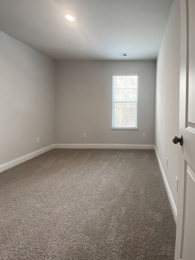 Building Photo - 6015 Forest Dell Ct