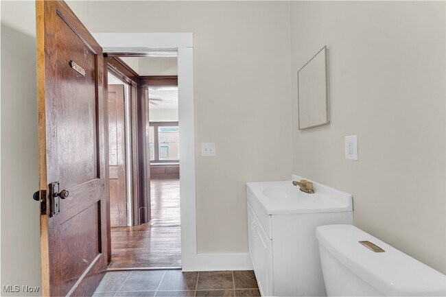 Building Photo - 1909 W 73rd St