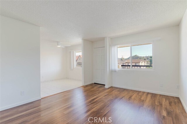 Building Photo - 909 E Chevy Chase Dr