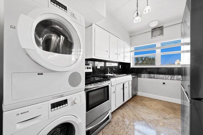 Building Photo - 3003 Terramar St