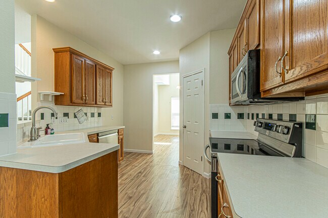 Building Photo - 2208 Portwood Bend Cove