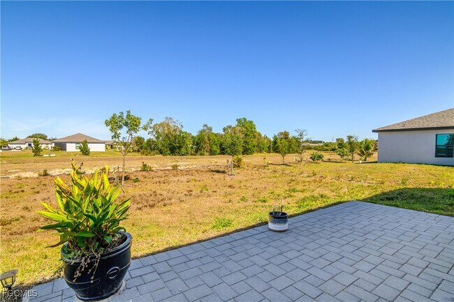 Building Photo - 839 Yellowbird Dr