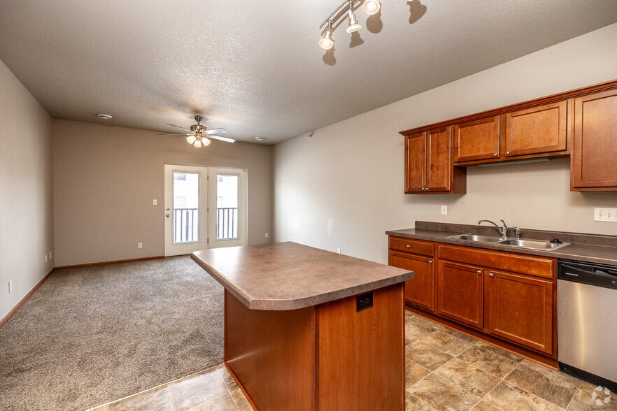 4BR, 3BA - 1,377 SF - Triangle Apartments