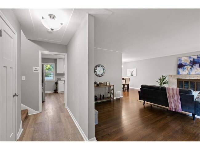 Building Photo - 4901 Larkspur Ln