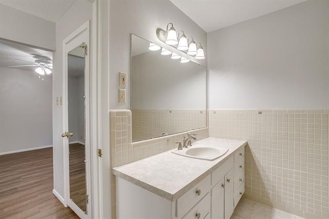 Building Photo - 1225 Crestwood Dr