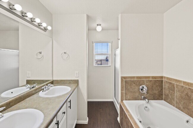 Building Photo - 2217 Inspiration Ln