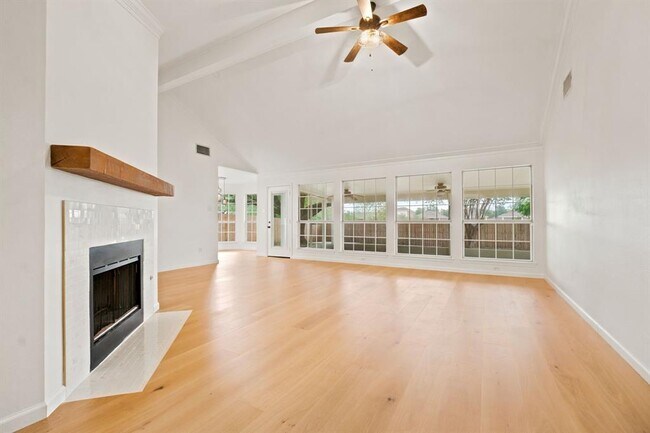 Building Photo - 1319 Rocky Creek Dr