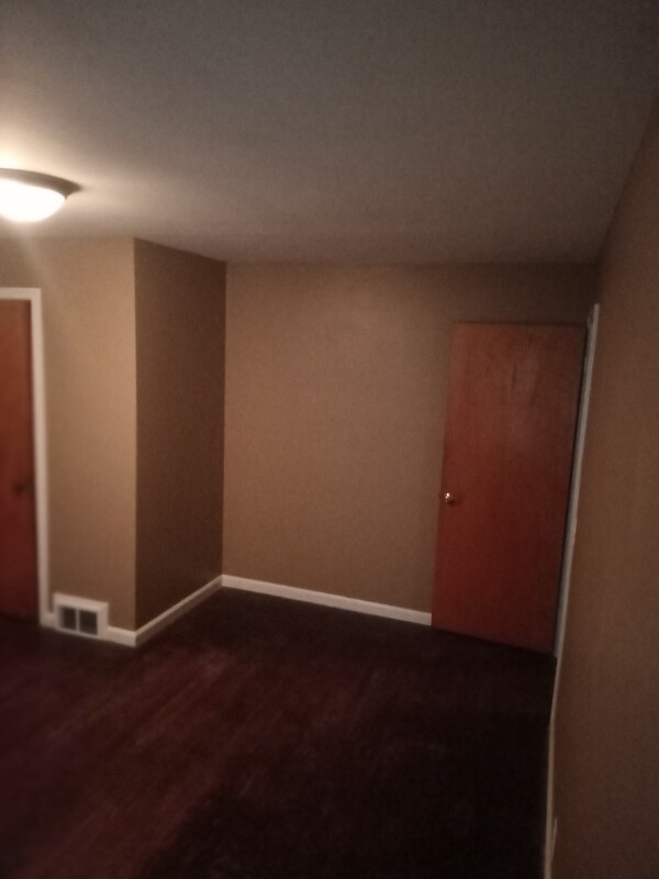 Building Photo - 385 Saxton St