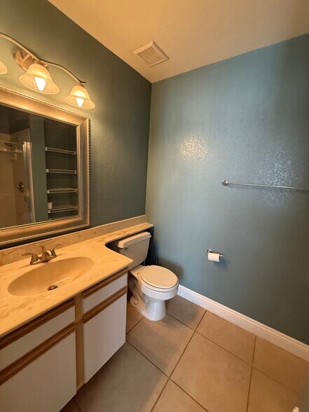 Building Photo - 2200 S Fort Apache