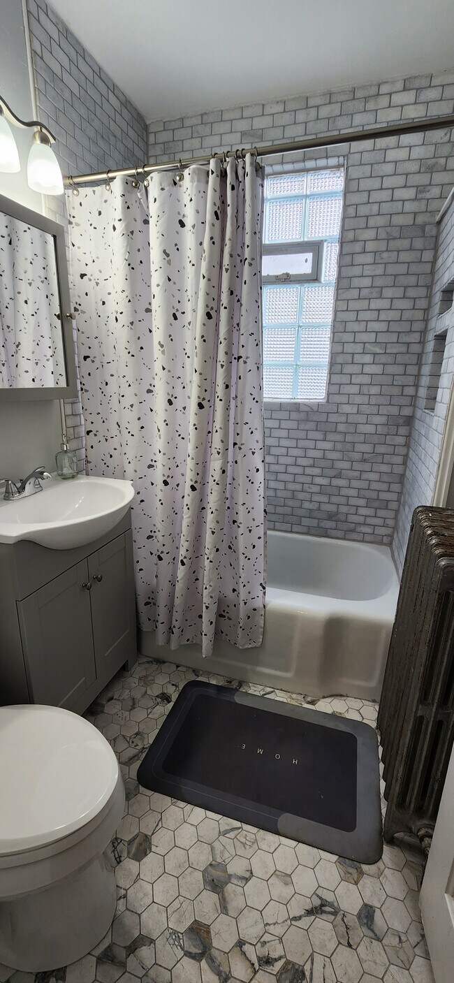 Building Photo - 2529 N Fratney St