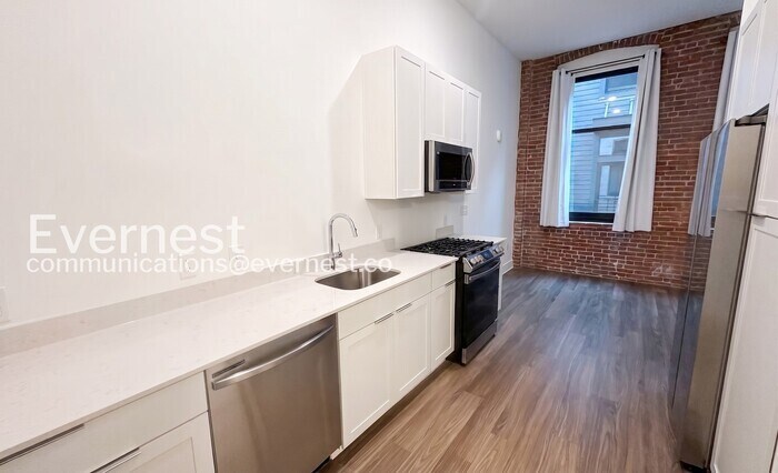 Building Photo - 1329 4th Ave S
