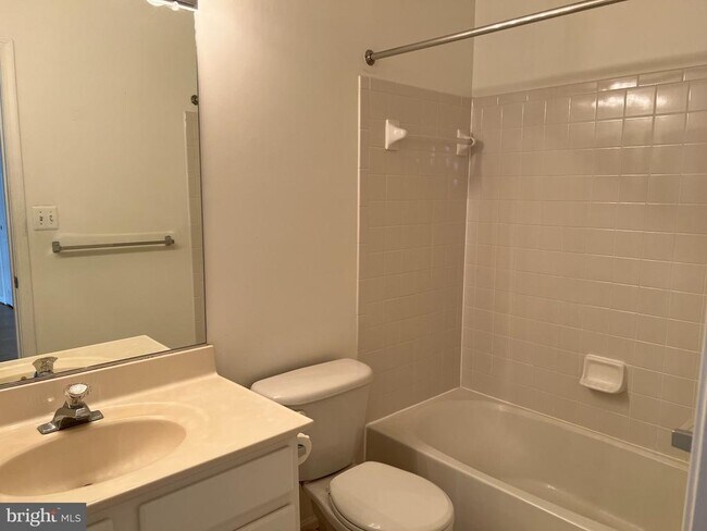 Building Photo - 8818 Royal Doulton Ln