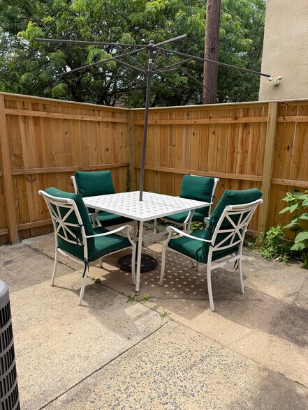 Private Patio, Fenced backyard - 139 W Hamburg St