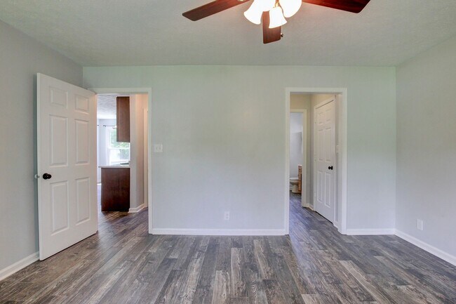 Building Photo - 180 Kings Deer Dr